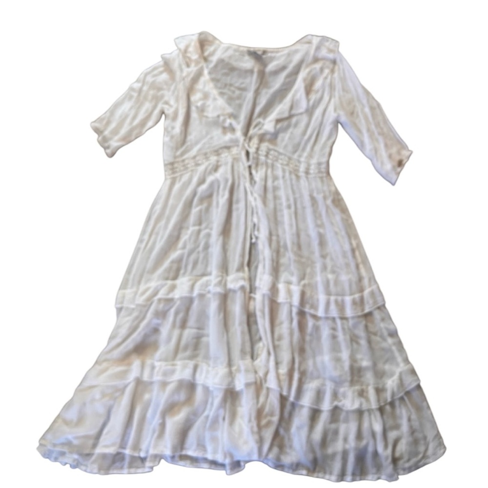 Charming White Rayon Cover up or shawl.  Casual. New. LARGE